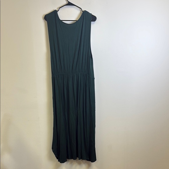 Amazon Essentials Black Sleeveless Midi Dress - Picture 3 of 3
